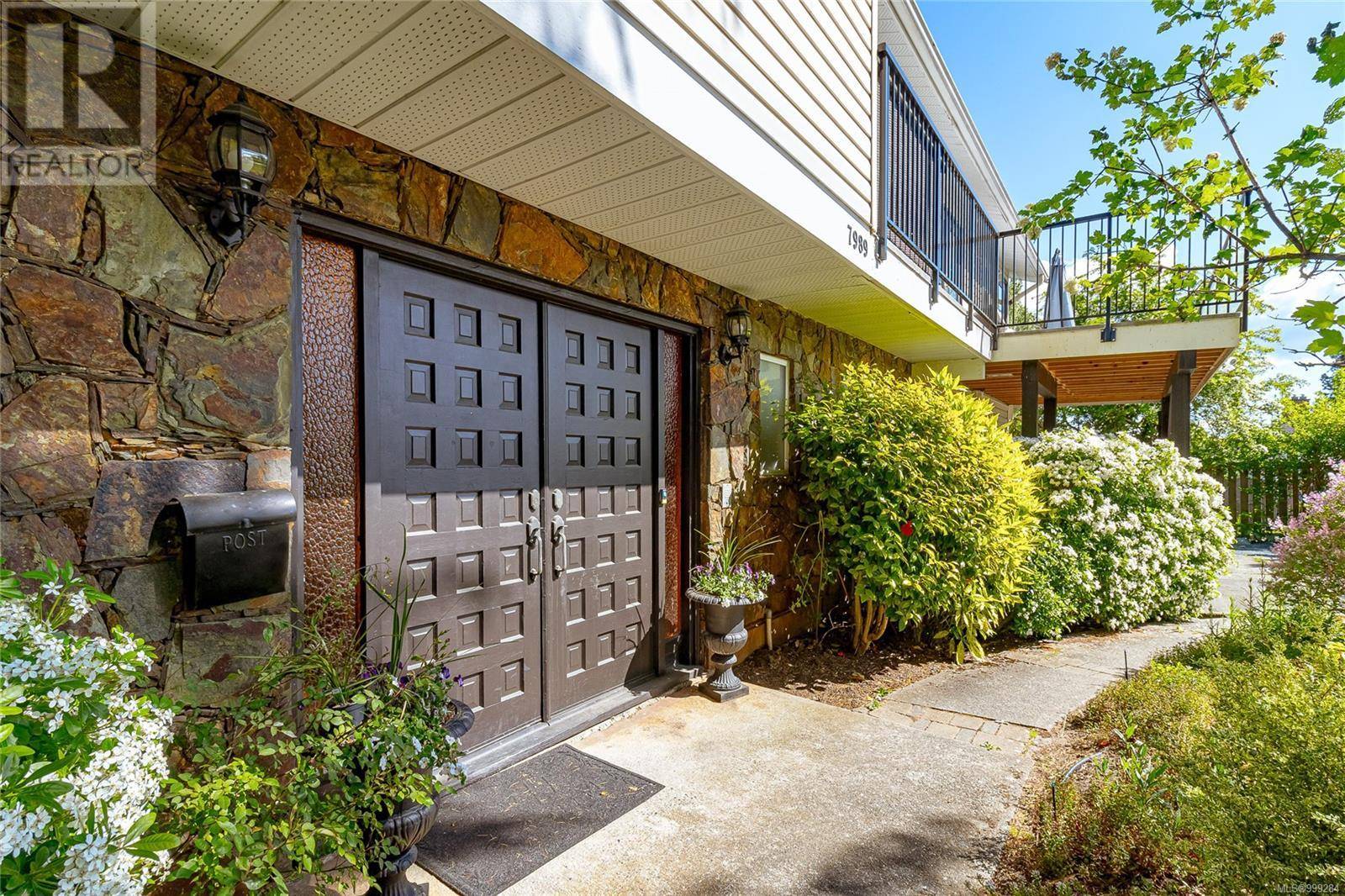 Central Saanich, BC V8M1L4,7989 See Sea Pl
