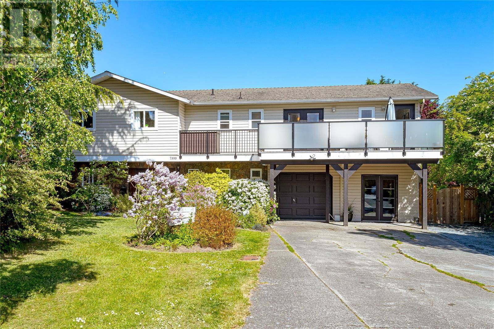 Central Saanich, BC V8M1L4,7989 See Sea Pl