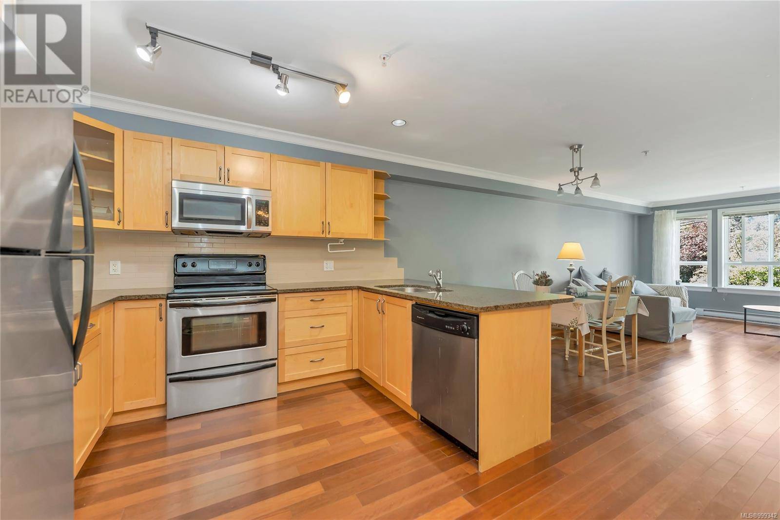 Saanich, BC V8P0A3,1514 Church AVE #203