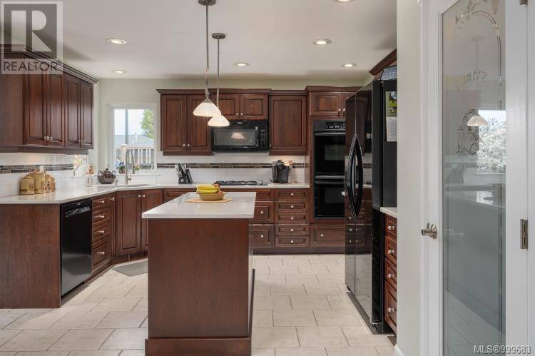 Qualicum Beach, BC V9K2L5,747 Chestnut St