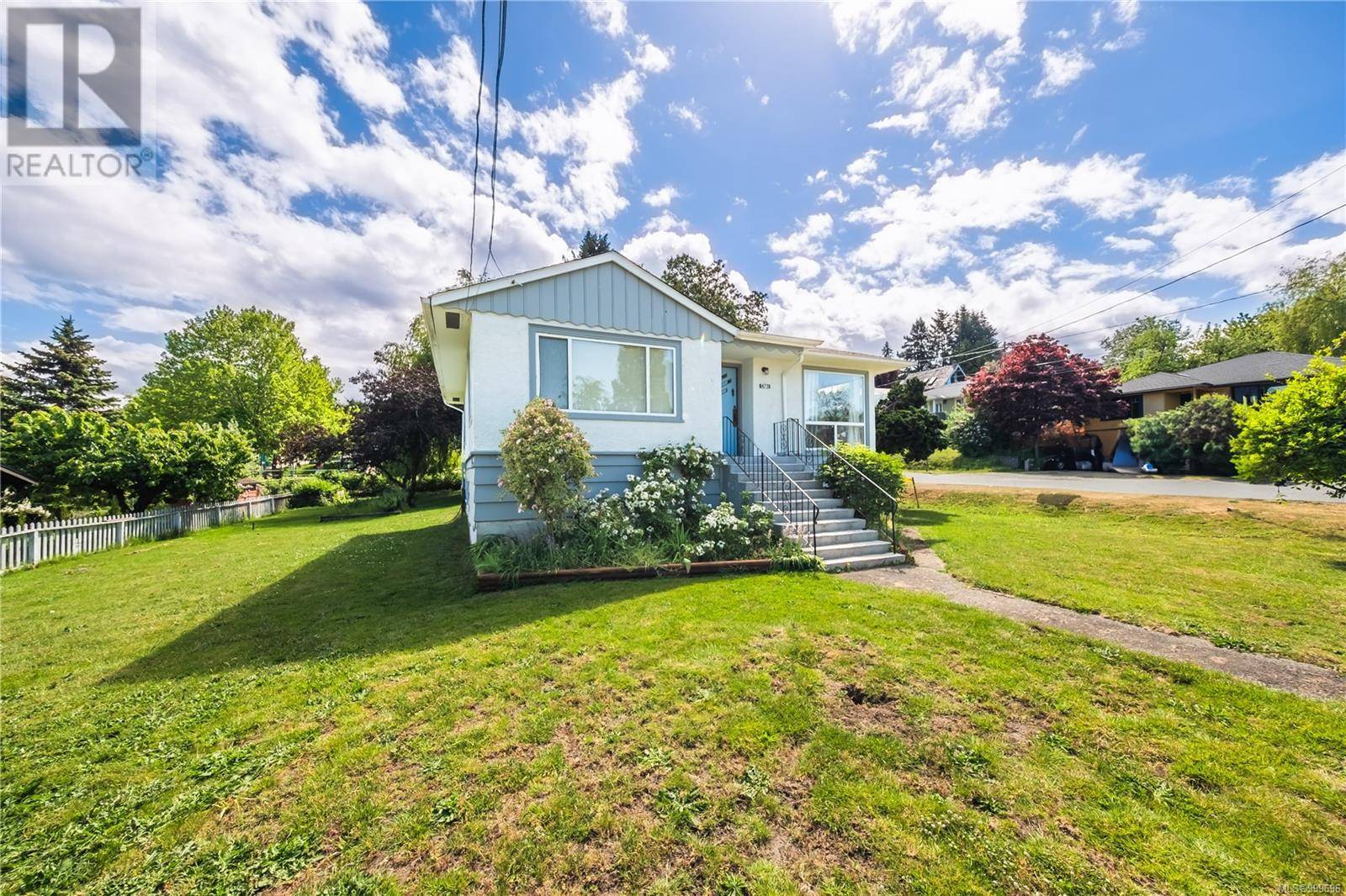 Nanaimo, BC V9S2J4,475 Maple St