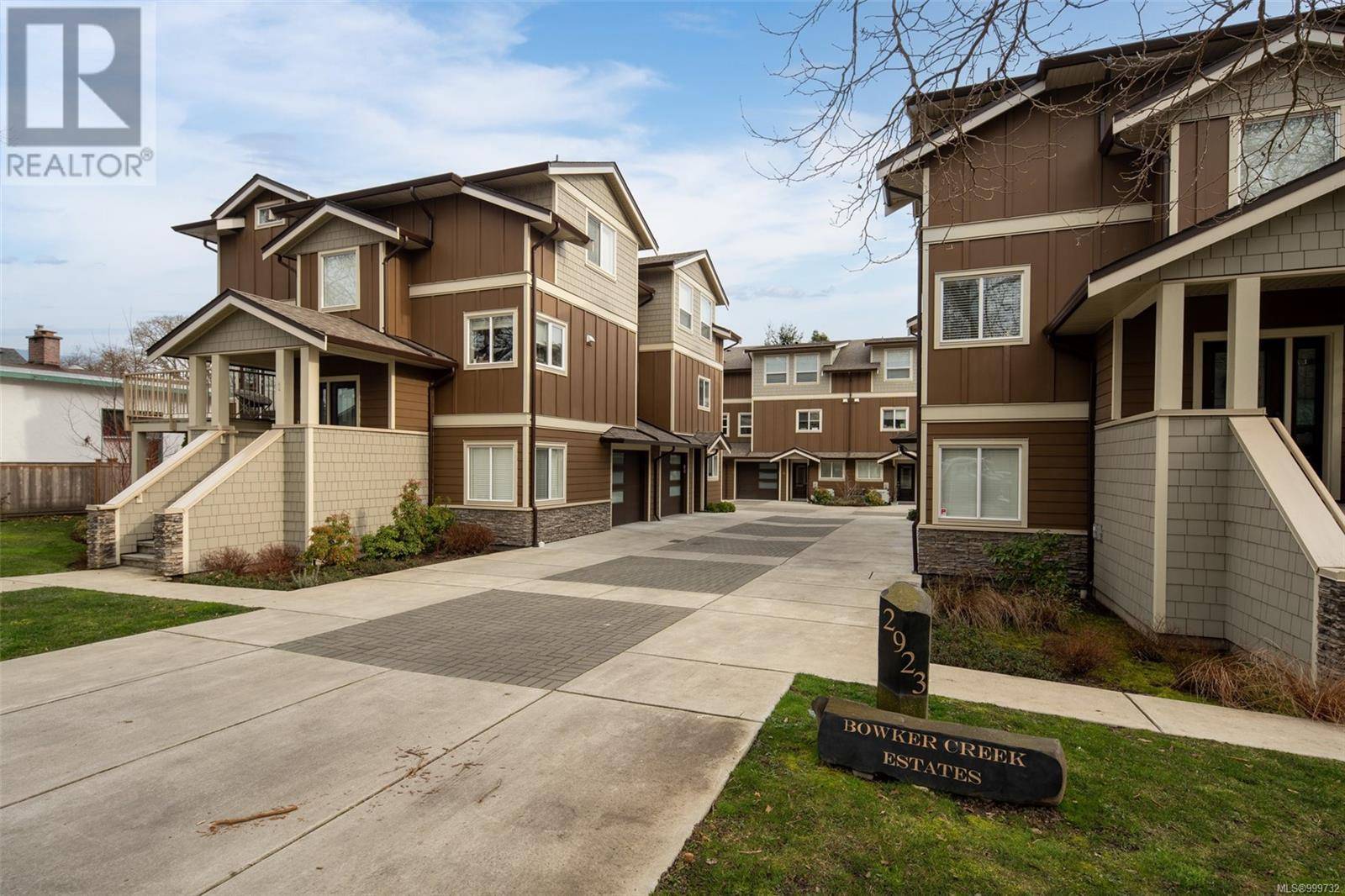 Victoria, BC V8R4M7,2923 Shelbourne ST #4