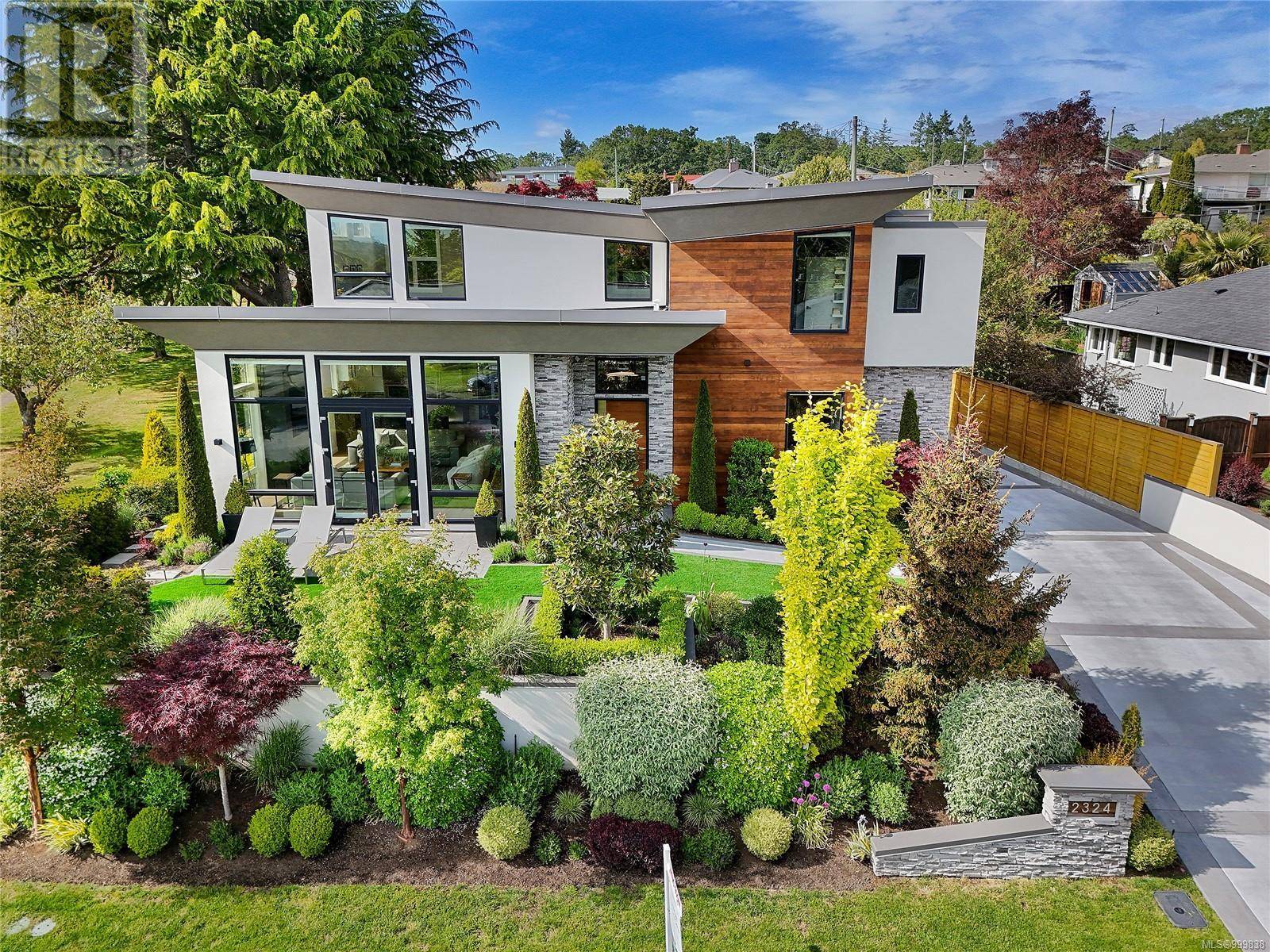 Oak Bay, BC V8R3K5,2324 Middowne Rd