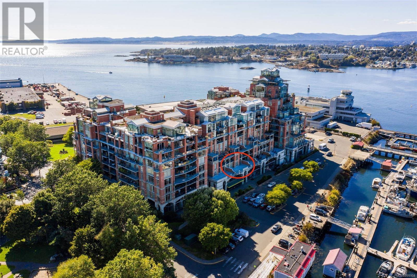 Victoria, BC V8V4Z9,21 Dallas RD #323