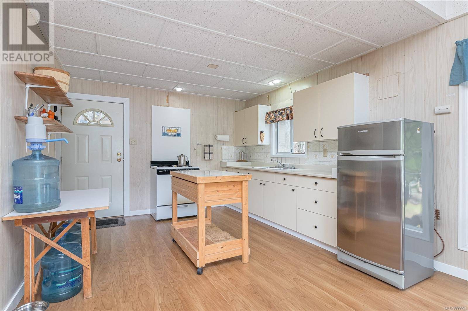 Qualicum Beach, BC V9K2L7,3192 Bay Rd