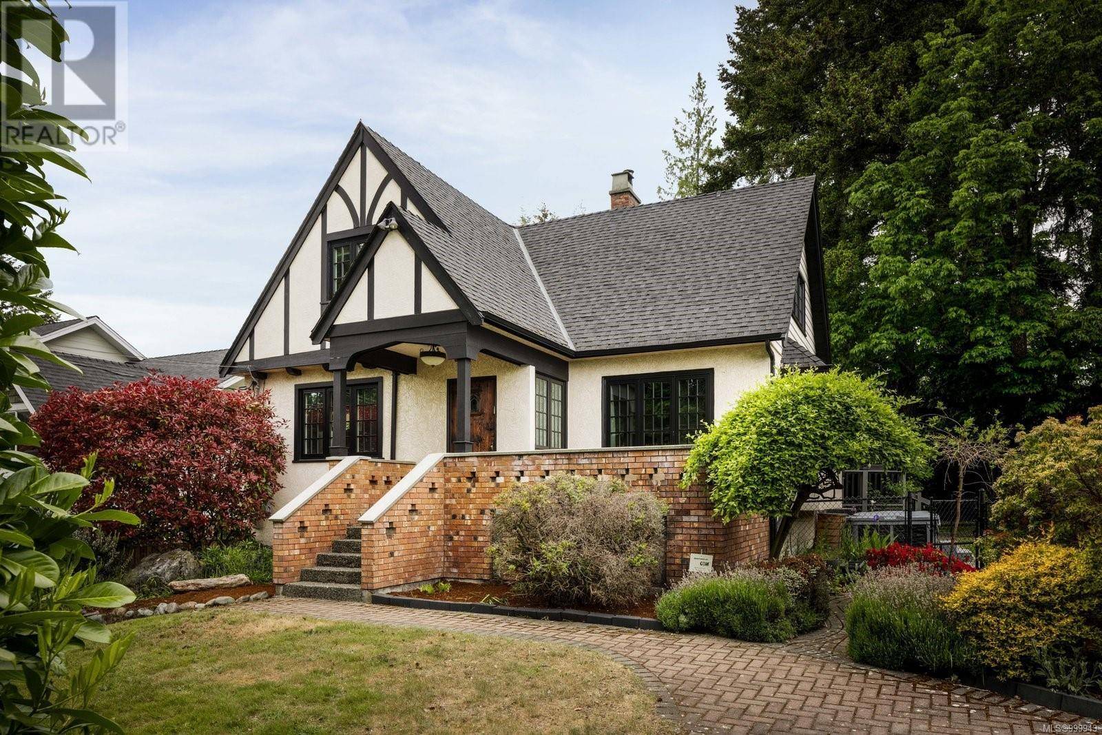 Saanich, BC V8Y1X2,5208 Del Monte Ave