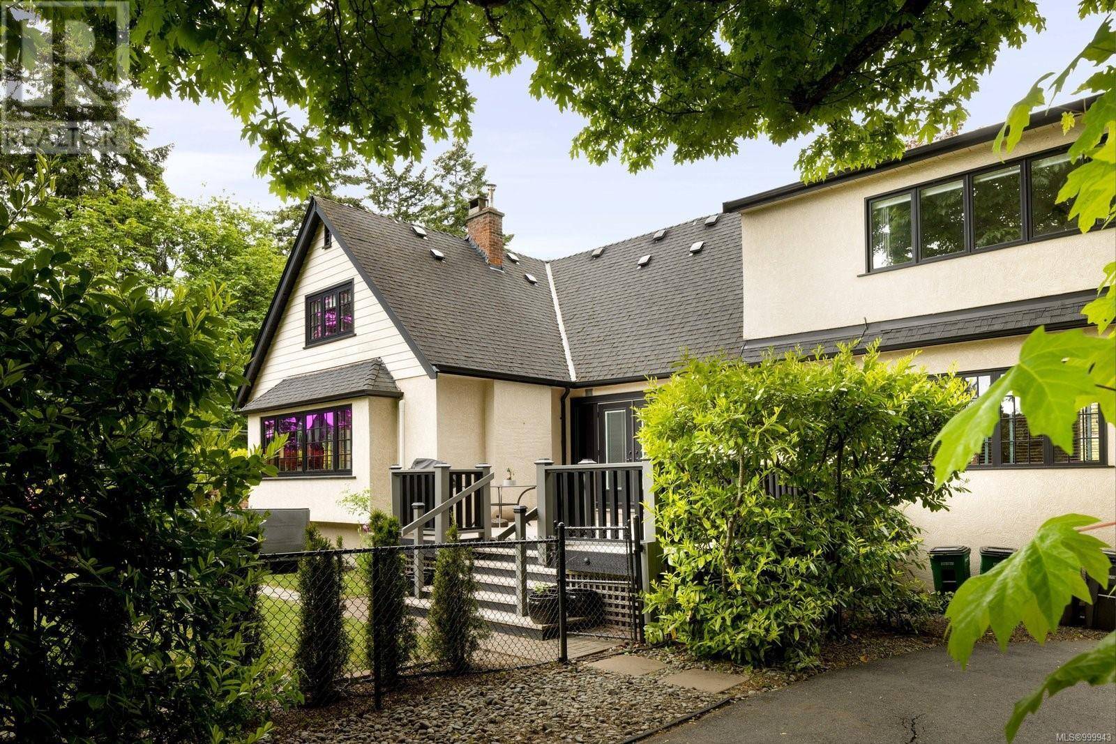 Saanich, BC V8Y1X2,5208 Del Monte Ave