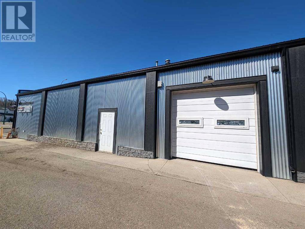 Medicine Hat, AB T1A2V8,2, 677 South Railway Street SE