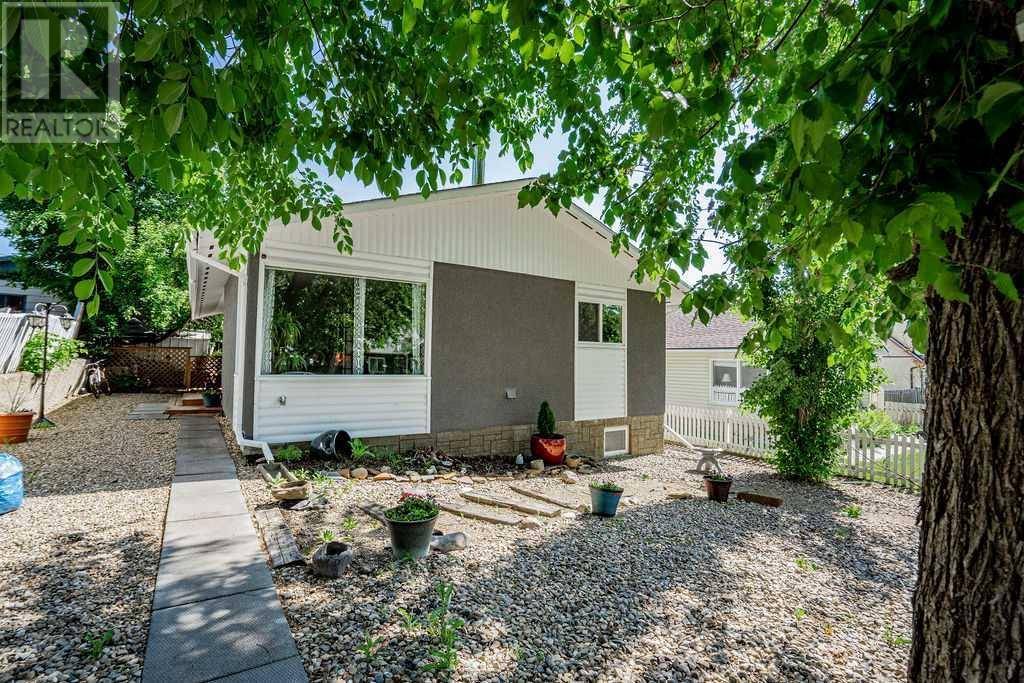 Peace River, AB T8S1K8,10119 105 Avenue