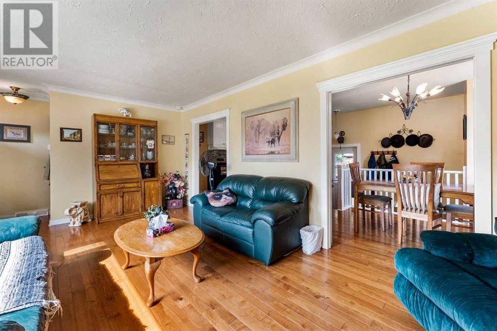 Calgary, AB T3B2S4,3411 Bowcliffe Crescent NW