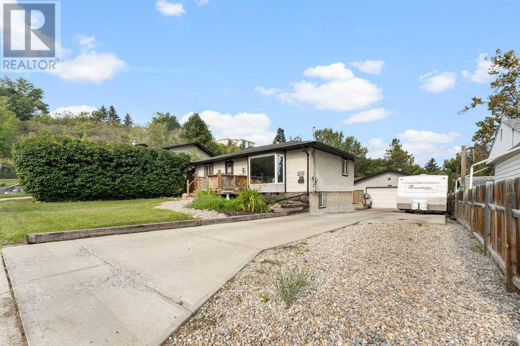 Calgary, AB T3B2S4,3411 Bowcliffe Crescent NW