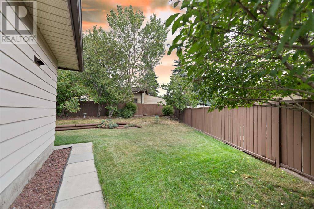 Calgary, AB T2b2P7,240 Doverglen Place SE