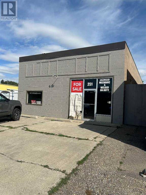 Lethbridge, AB T1H2K8,251 12B Street N