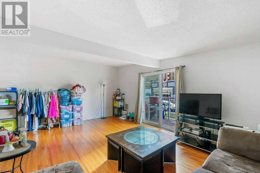 Calgary, AB T2H1Y6,5706 2 Street SW