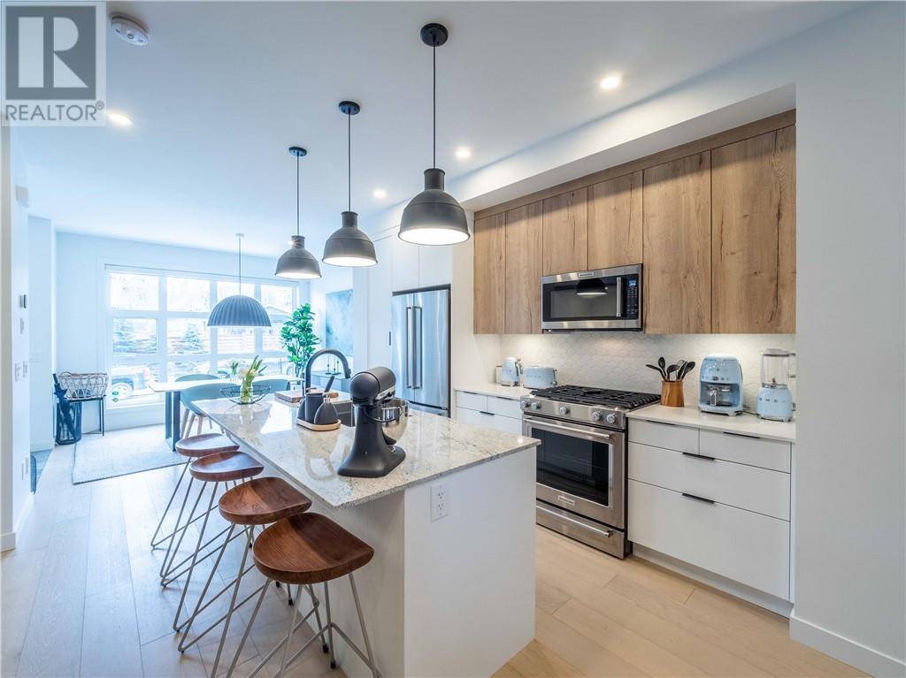 Calgary, AB T2T6X1,2909 22 Street SW