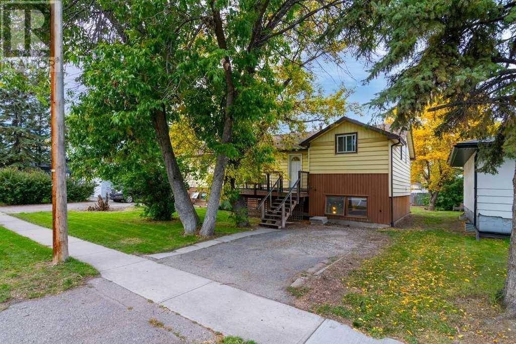 Airdrie, AB T4B1R5,412 2 Avenue NE