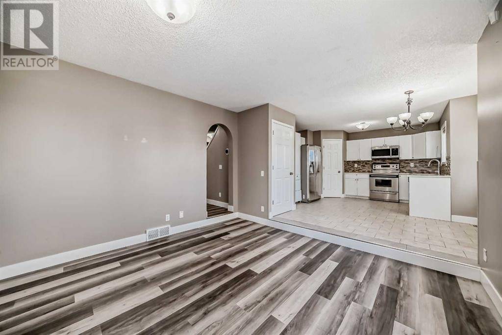 Airdrie, AB T4B2L7,27 Canoe Circle SW