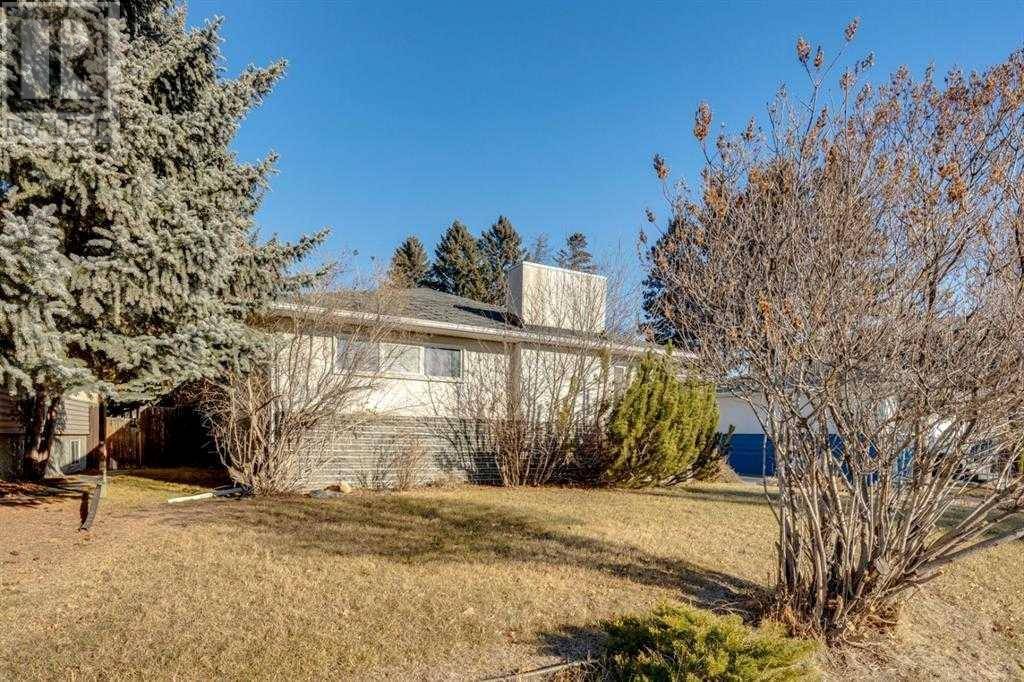 Calgary, AB T2K0H1,132 42 Avenue NW