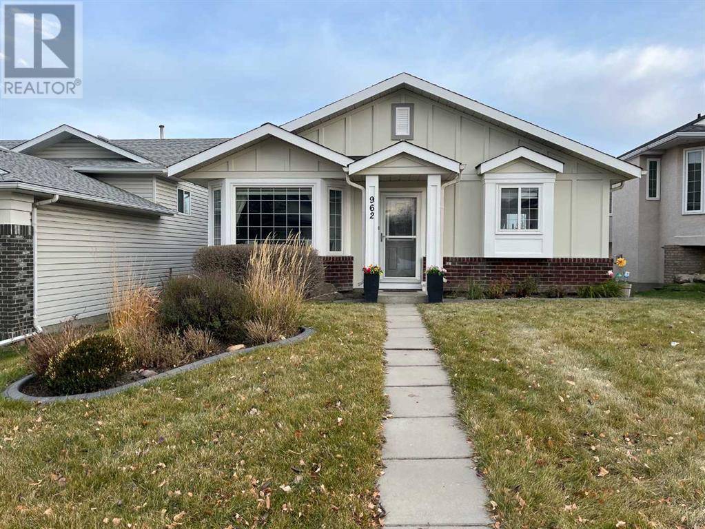 Calgary, AB T3K4L6,962 Harvest Hills Drive NE