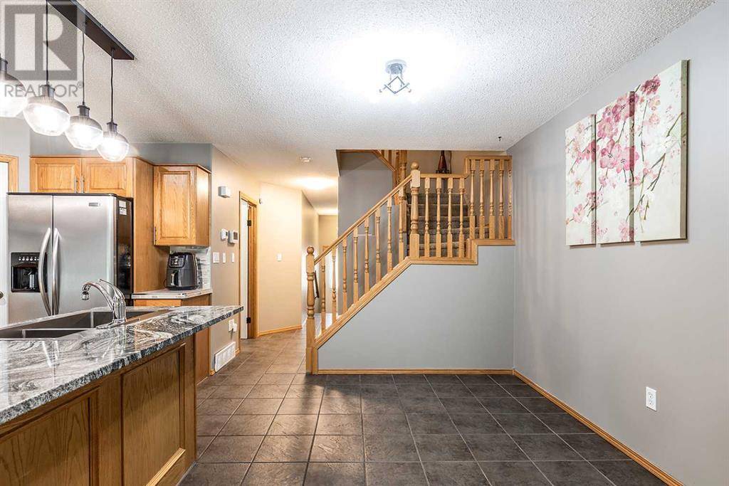 Medicine Hat, AB T1B4L3,32 Stonegate Crescent SE