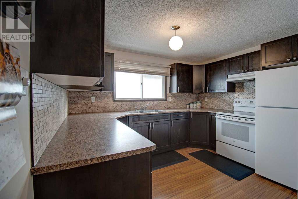 Calgary, AB T3B2K8,4730 70 Street NW