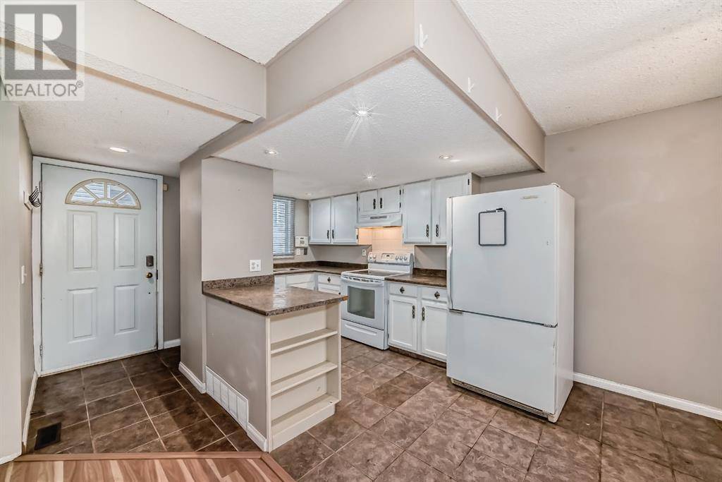 Calgary, AB T3J1H4,702, 360 Falconridge Crescent NE