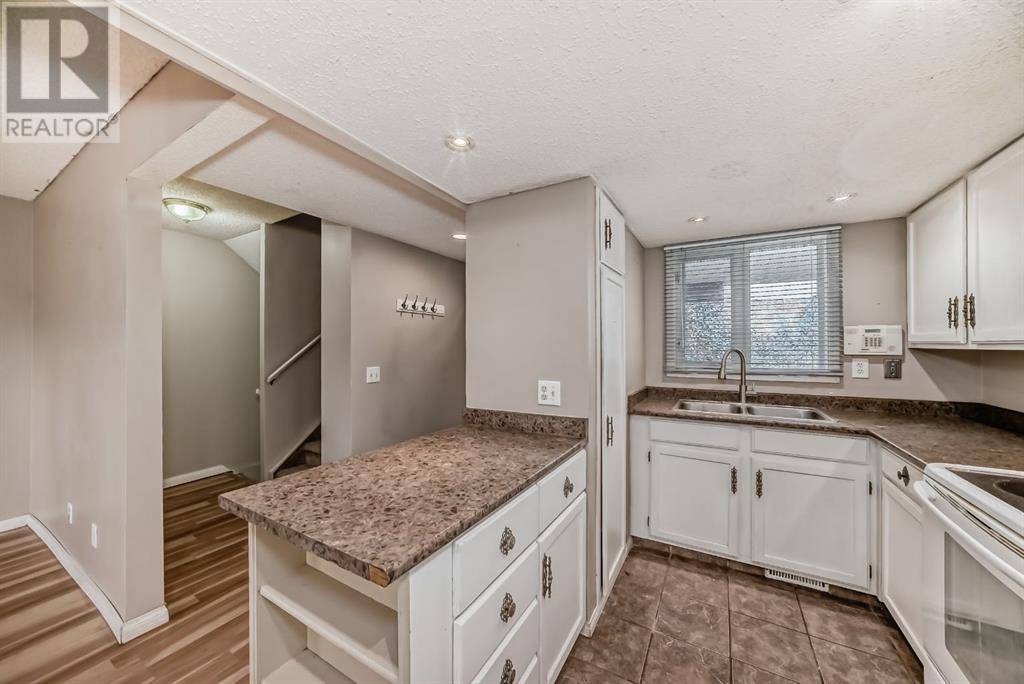 Calgary, AB T3J1H4,702, 360 Falconridge Crescent NE