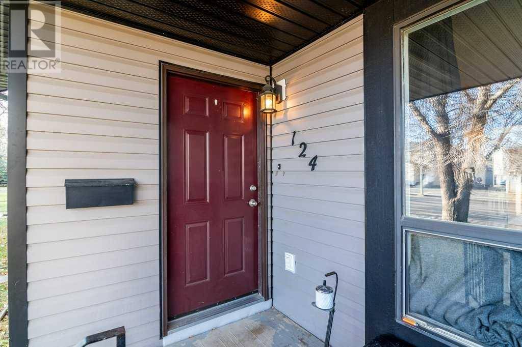 Medicine Hat, AB T1B2N7,124 Southridge Drive SW