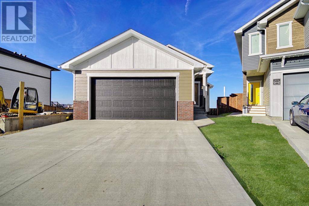 Lethbridge, AB T1J5G9,375 Skeena Crescent W