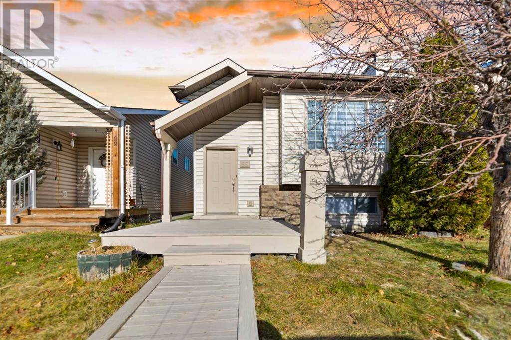 Calgary, AB T1Y6W3,95 Laguna Circle NE