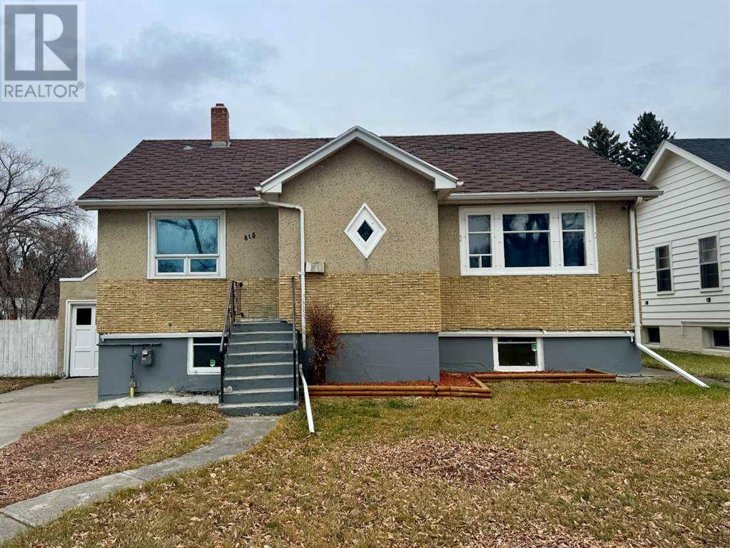 Lethbridge, AB T1J2W9,815 13 Street S