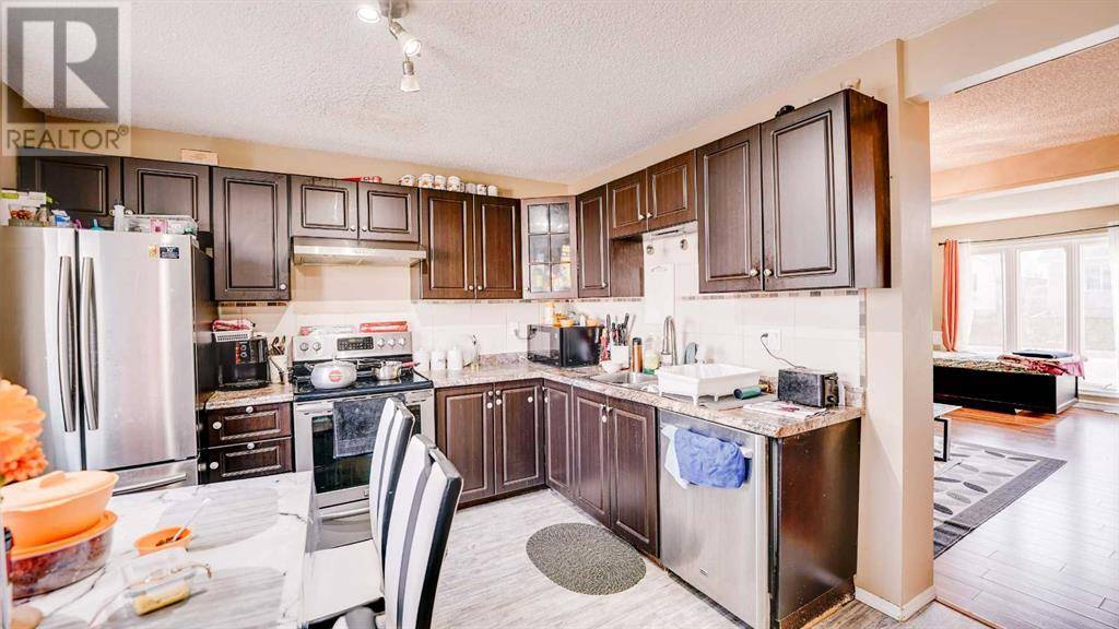 Calgary, AB T3J1Y6,95 Castlegreen Close NE