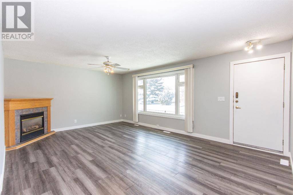 Red Deer, AB T4R1K2,35 Barner Avenue