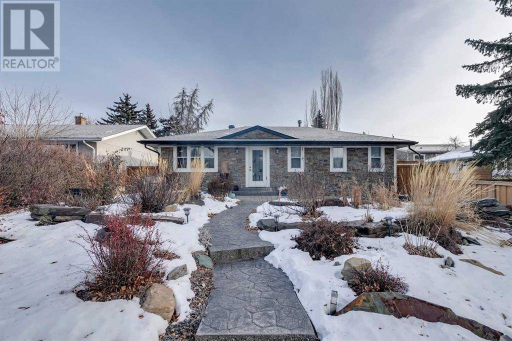 Calgary, AB T3E3W8,3140 46 Street SW