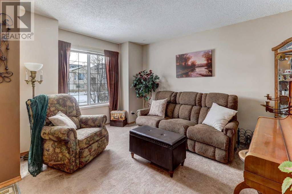 Calgary, AB T3J3S1,162 Martin Crossing Close NE