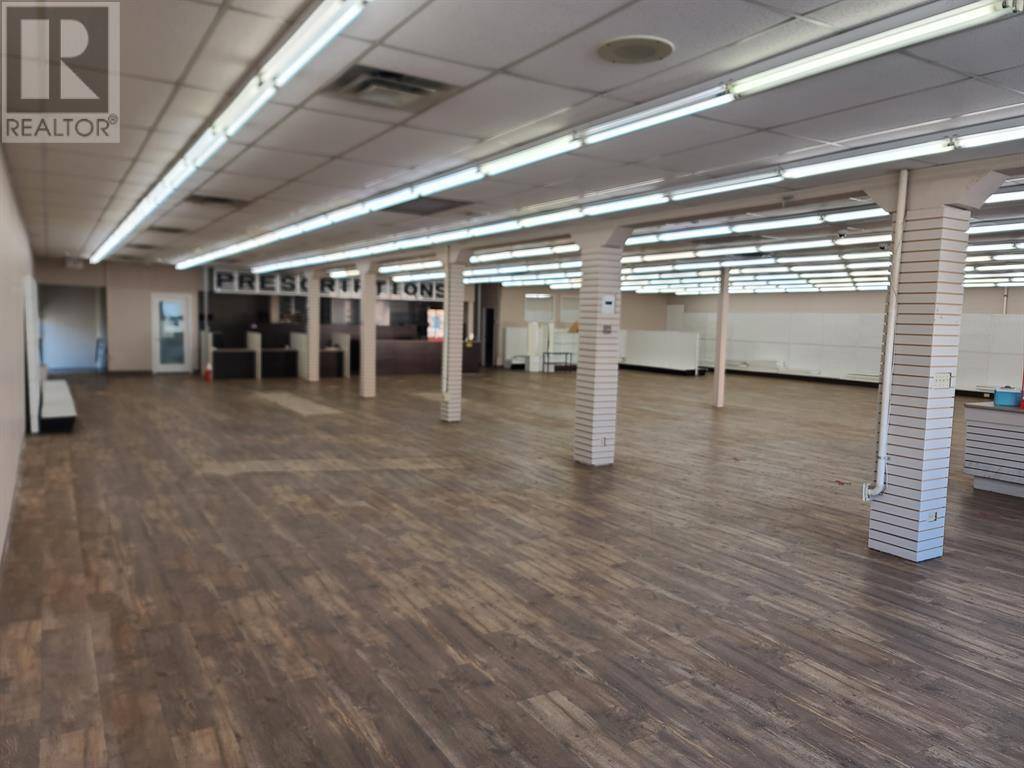 Peace River, AB T8S2A5,10013 100 Avenue