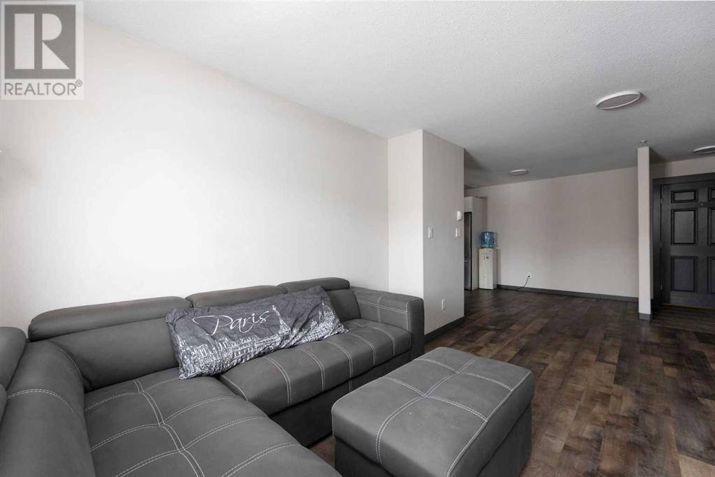 Fort Mcmurray, AB T9K2W3,2203, 200 Lougheed Drive