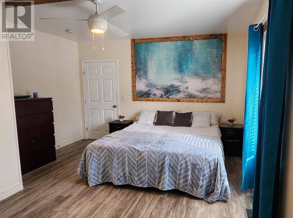 Drumheller, AB T0J0Y1,1605 4 Avenue SW