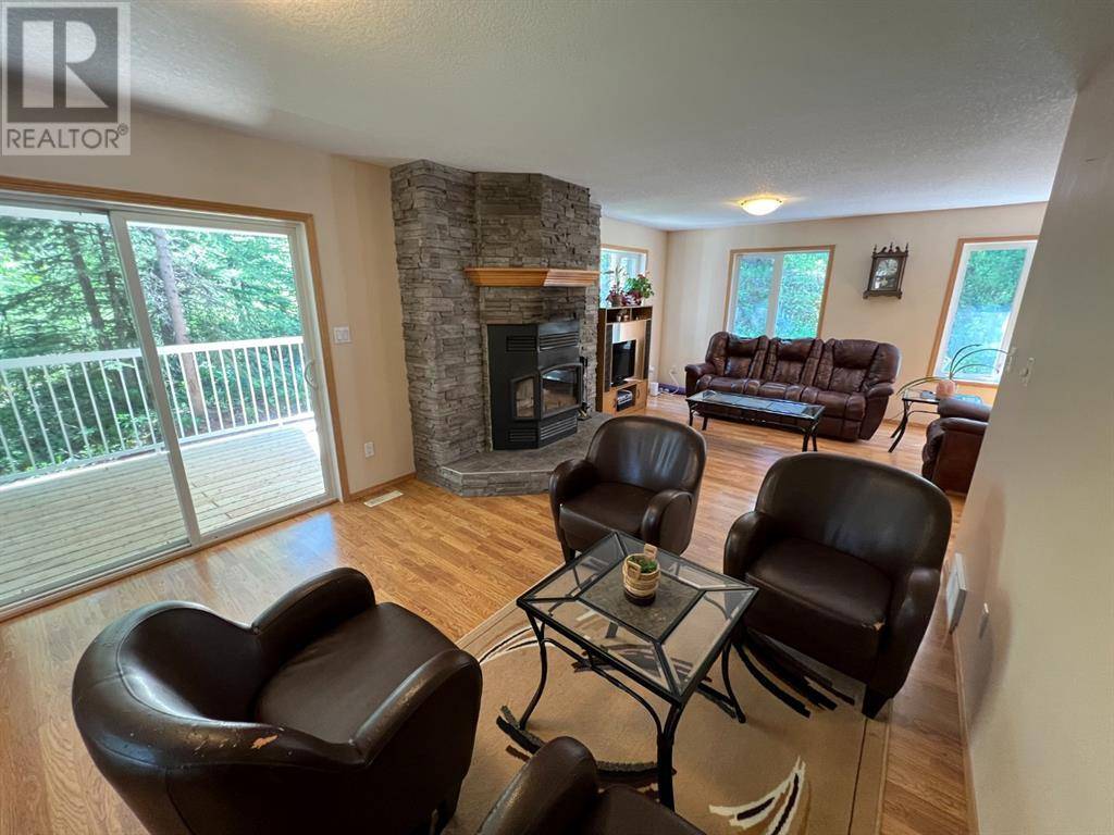 Hinton, AB T7V2C5,247 Woodley Drive