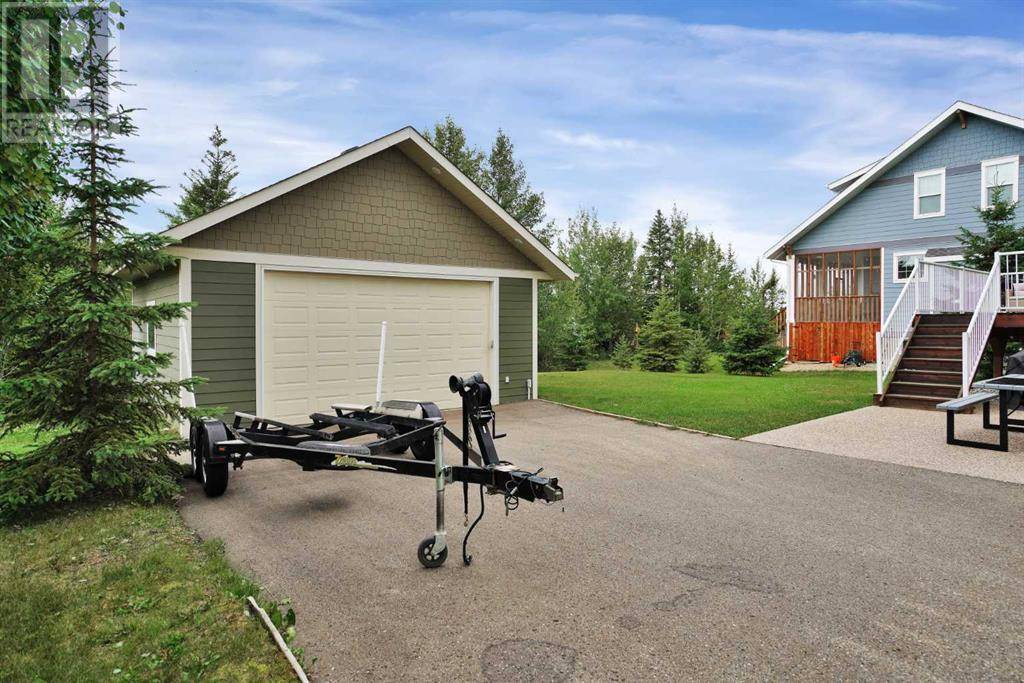 Rural Ponoka County, AB T4J1R8,444 Summer Crescent