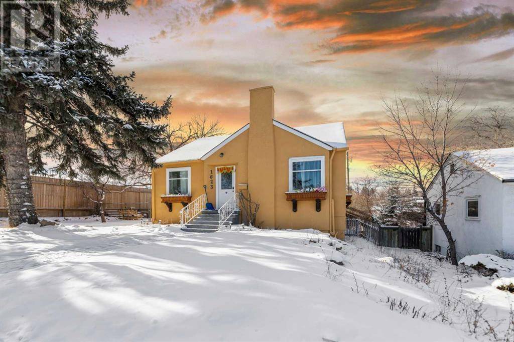 Calgary, AB T3C2L8,1623 Summit Street SW
