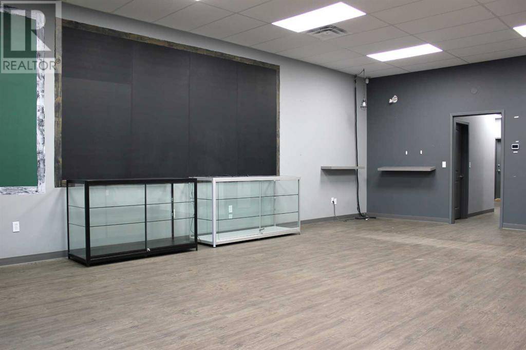 Medicine Hat, AB T1C0C8,102, 2882 Box Springs Boulevard