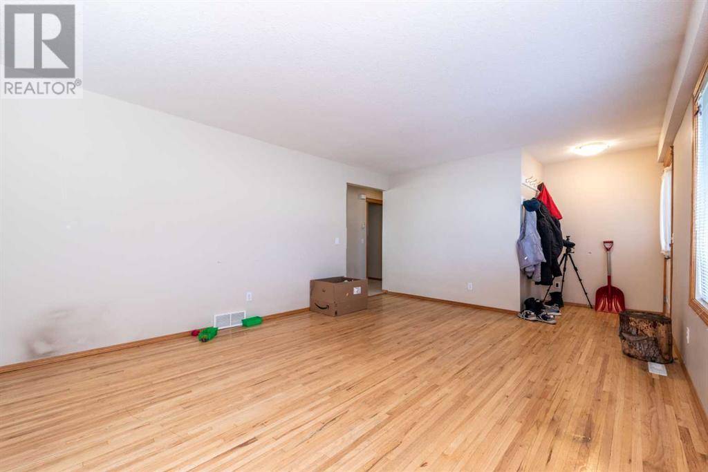Calgary, AB T3C0S5,3011 12 Avenue SW