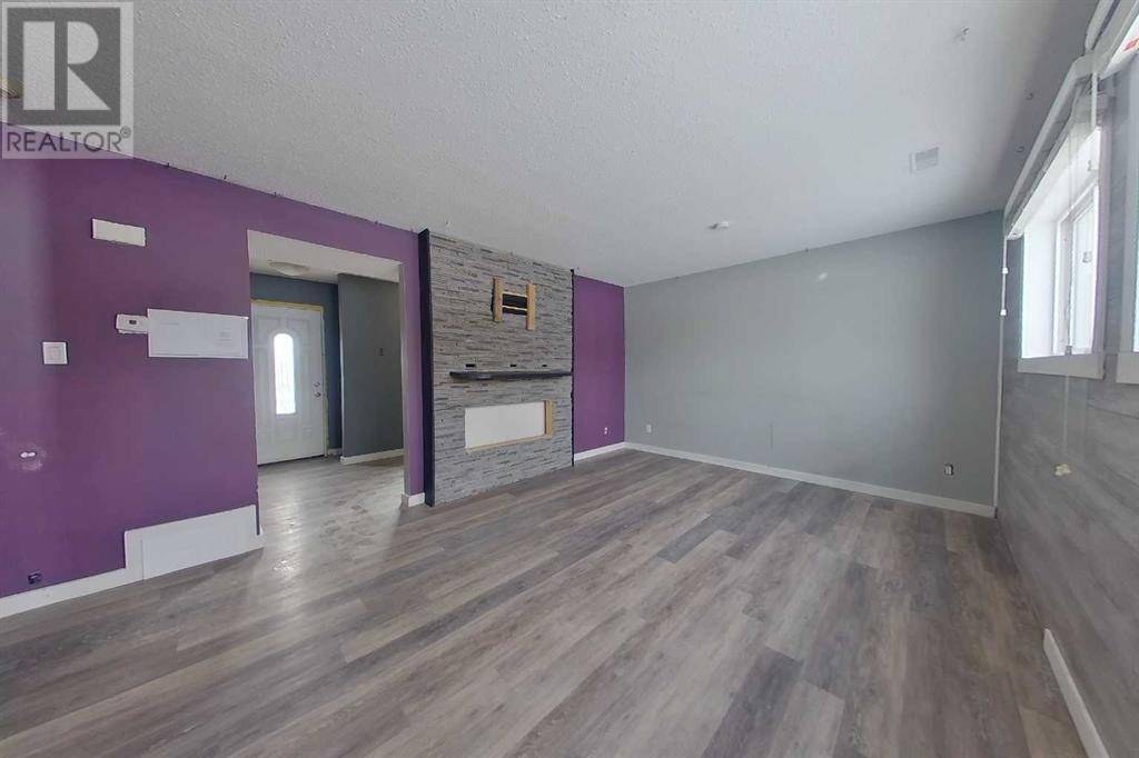 Fort Mcmurray, AB T9H4N8,121 Raven Place