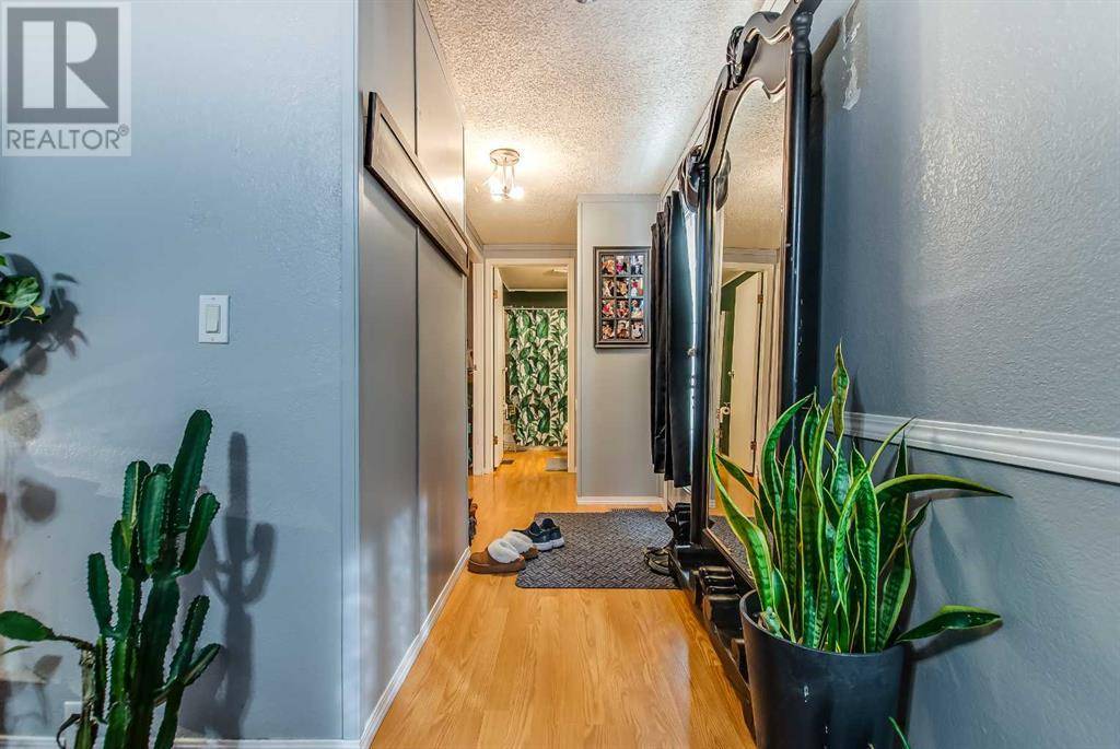 Medicine Hat, AB T1A7Z4,319 Fleet Street SW