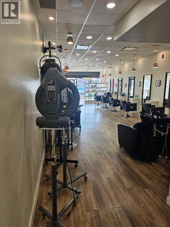 Calgary, AB T2H0J9,102, 5809 Macleod Trail SW