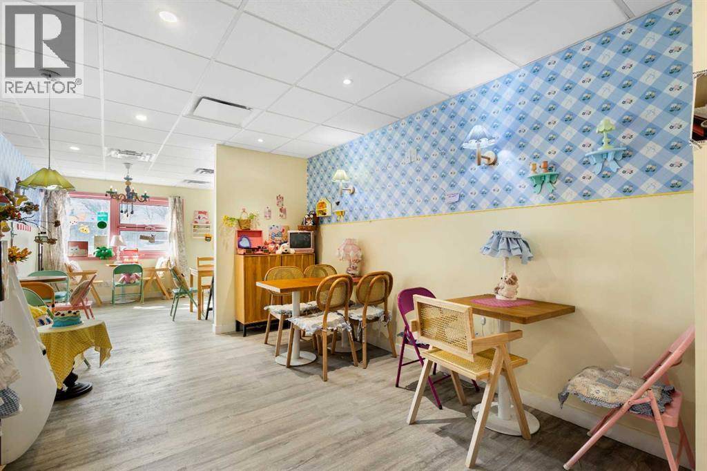 Calgary, AB T2M0J4,536 16 Avenue NW