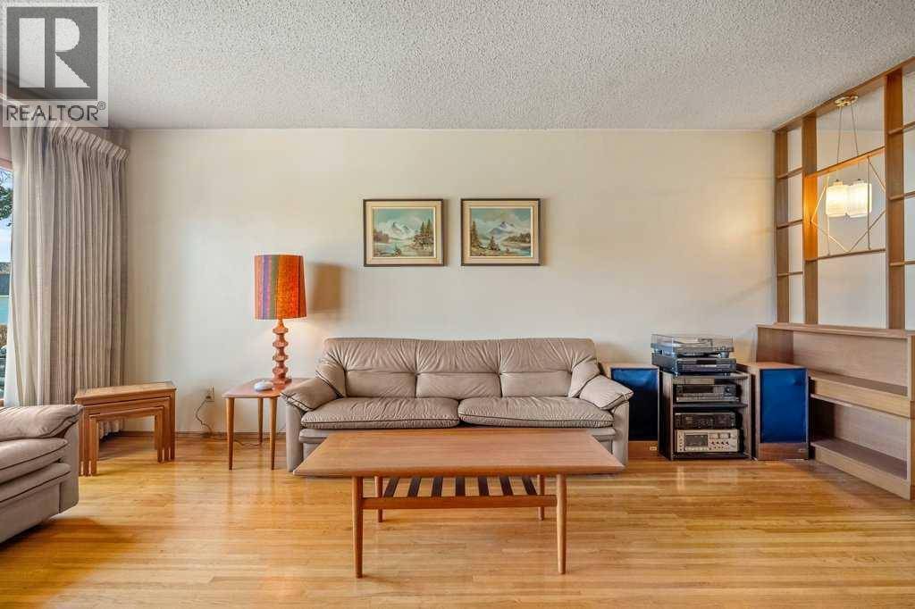 Calgary, AB T2M2M9,118 & 120 30 Avenue NW