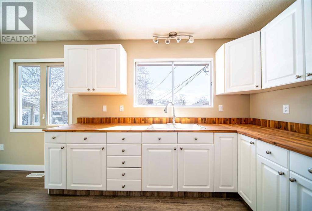 Wainwright, AB T9W1K3,1033 17 Avenue