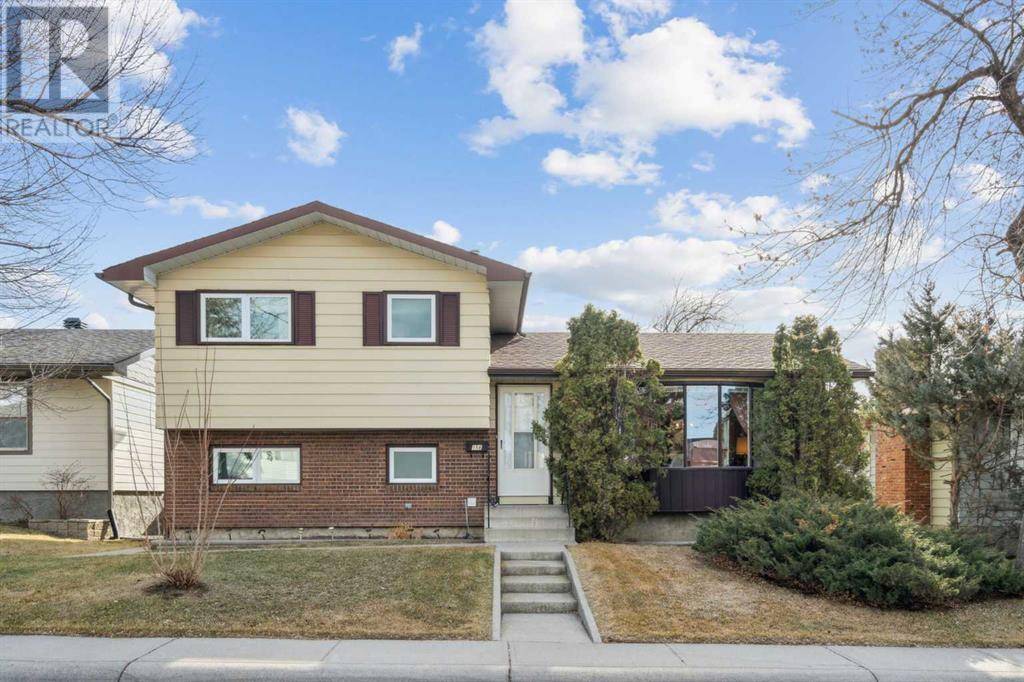 Calgary, AB T1Y1R2,156 Whiteview Close NE